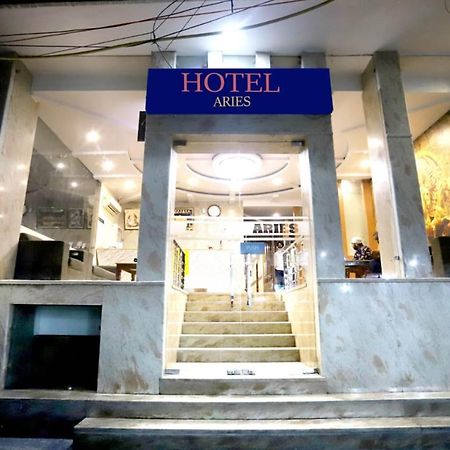 Hotel Aries New Delhi Bagian luar foto
