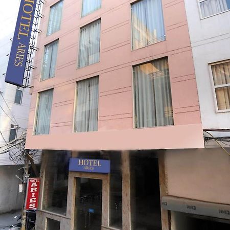 Hotel Aries New Delhi Bagian luar foto