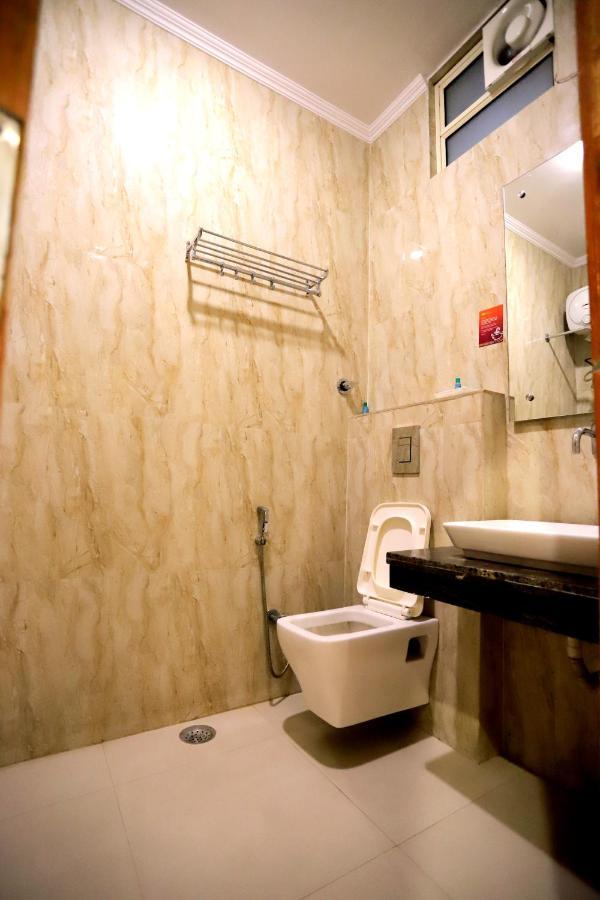 Hotel Aries New Delhi Bagian luar foto