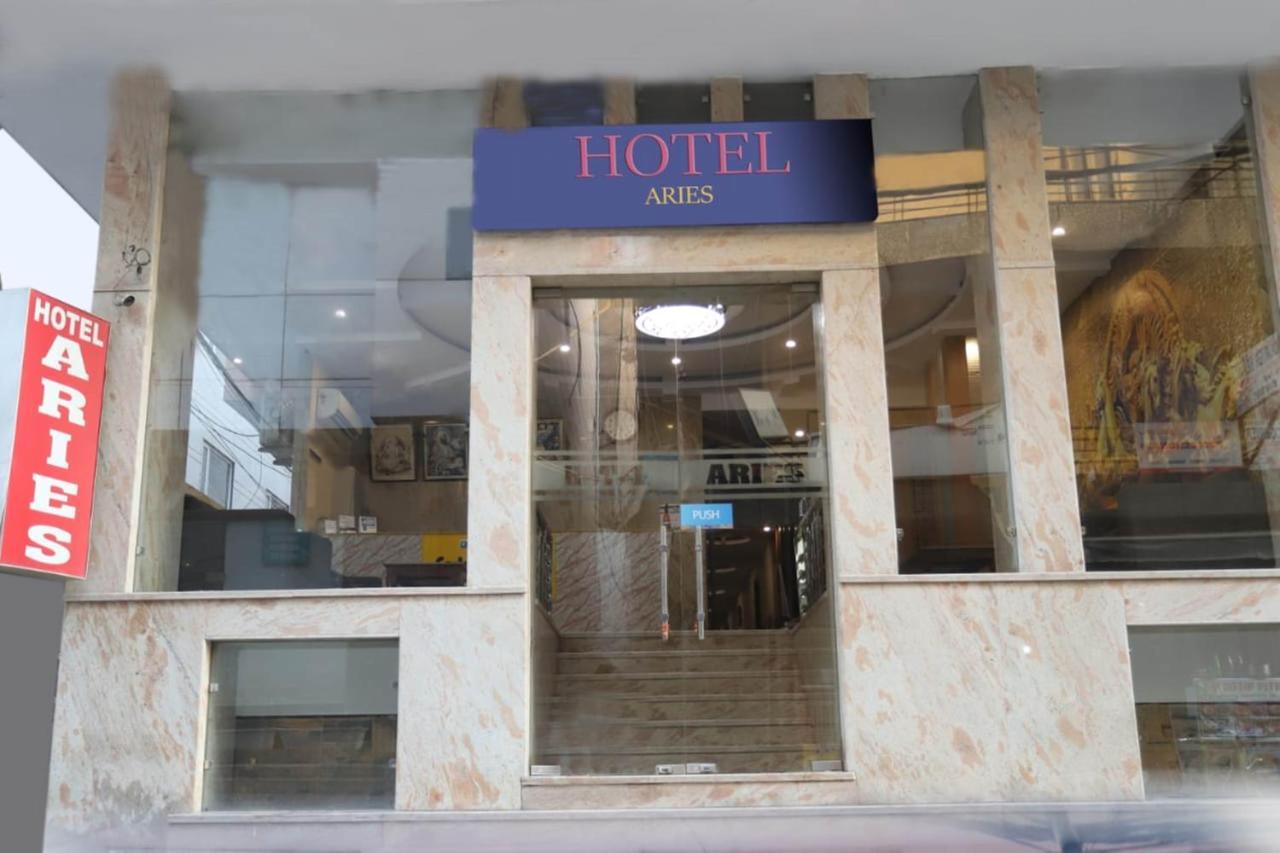 Hotel Aries New Delhi Bagian luar foto