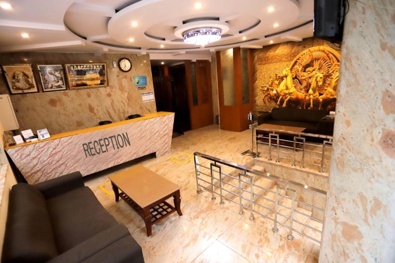 Hotel Aries New Delhi Bagian luar foto
