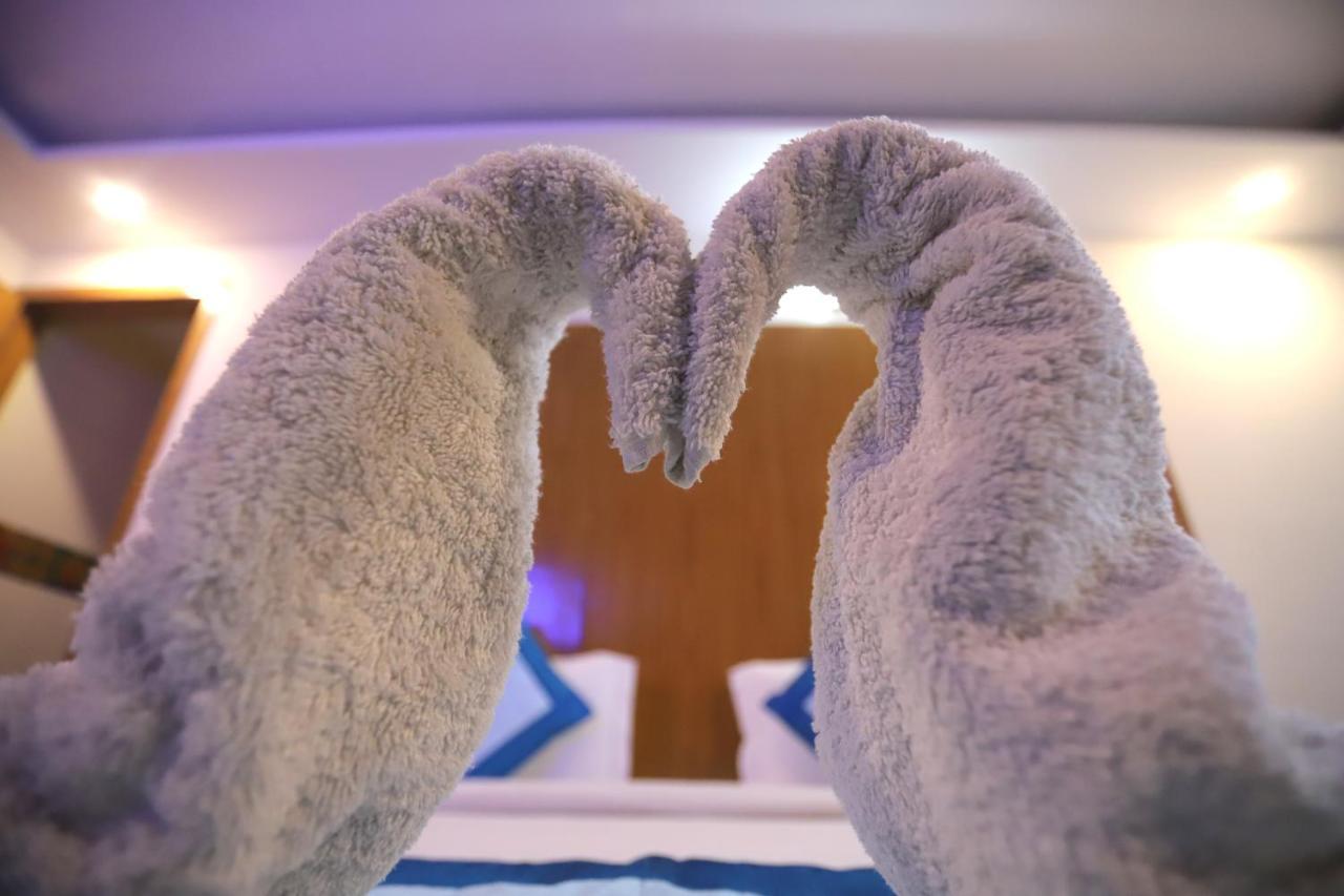 Hotel Aries New Delhi Bagian luar foto
