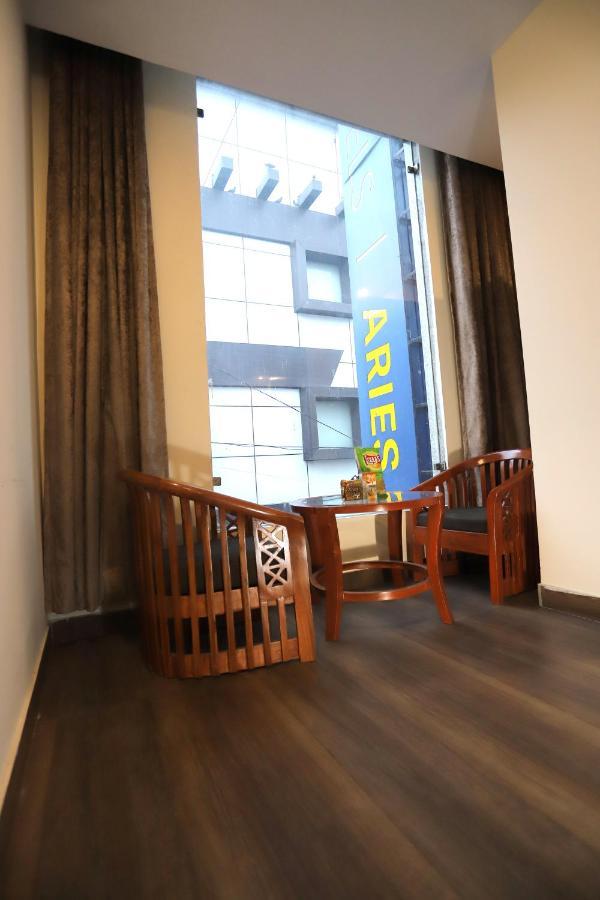 Hotel Aries New Delhi Bagian luar foto