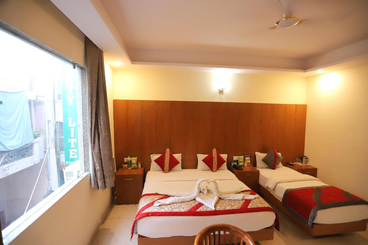 Hotel Aries New Delhi Bagian luar foto