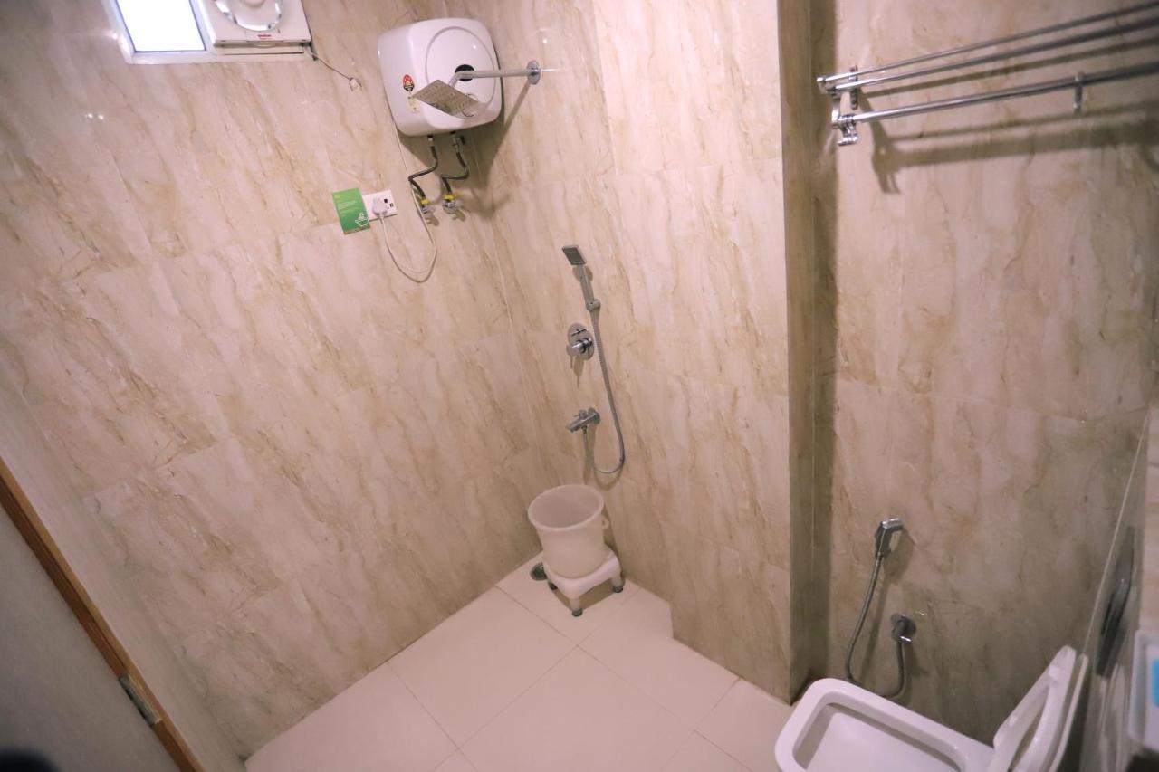 Hotel Aries New Delhi Bagian luar foto