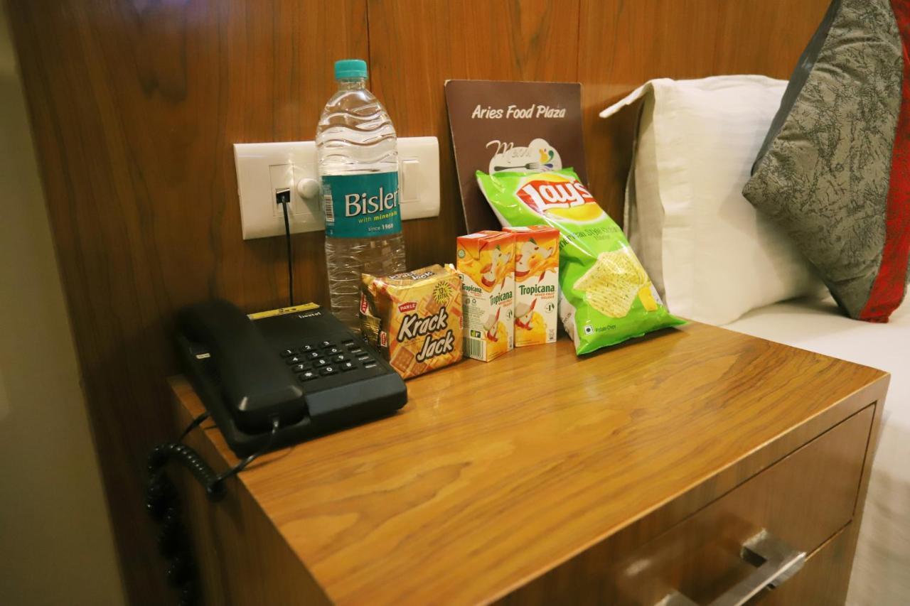 Hotel Aries New Delhi Bagian luar foto